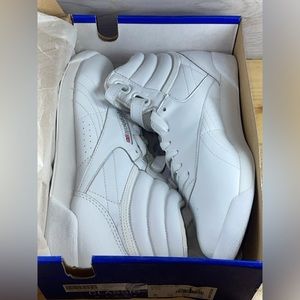 Reebok women’s Classic Freestyle High White Size 8
